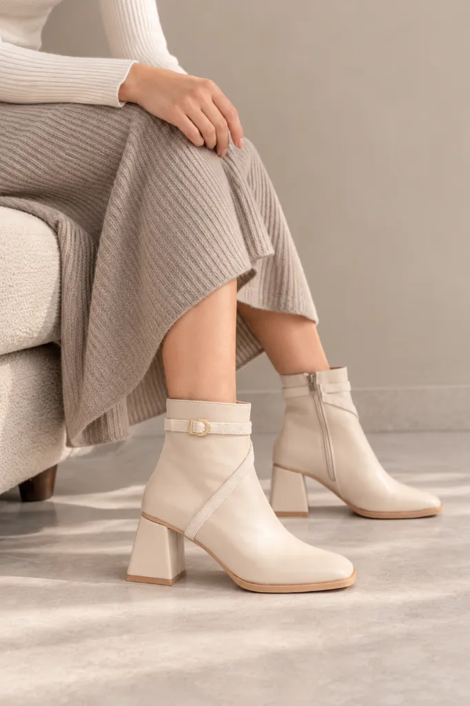 أناقة هادئة بأحذية بيج and knitted outfit.webp